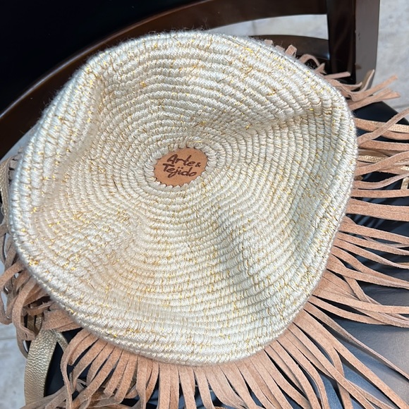 Beautiful Artisan Ladies Bag - Picture 2 of 3